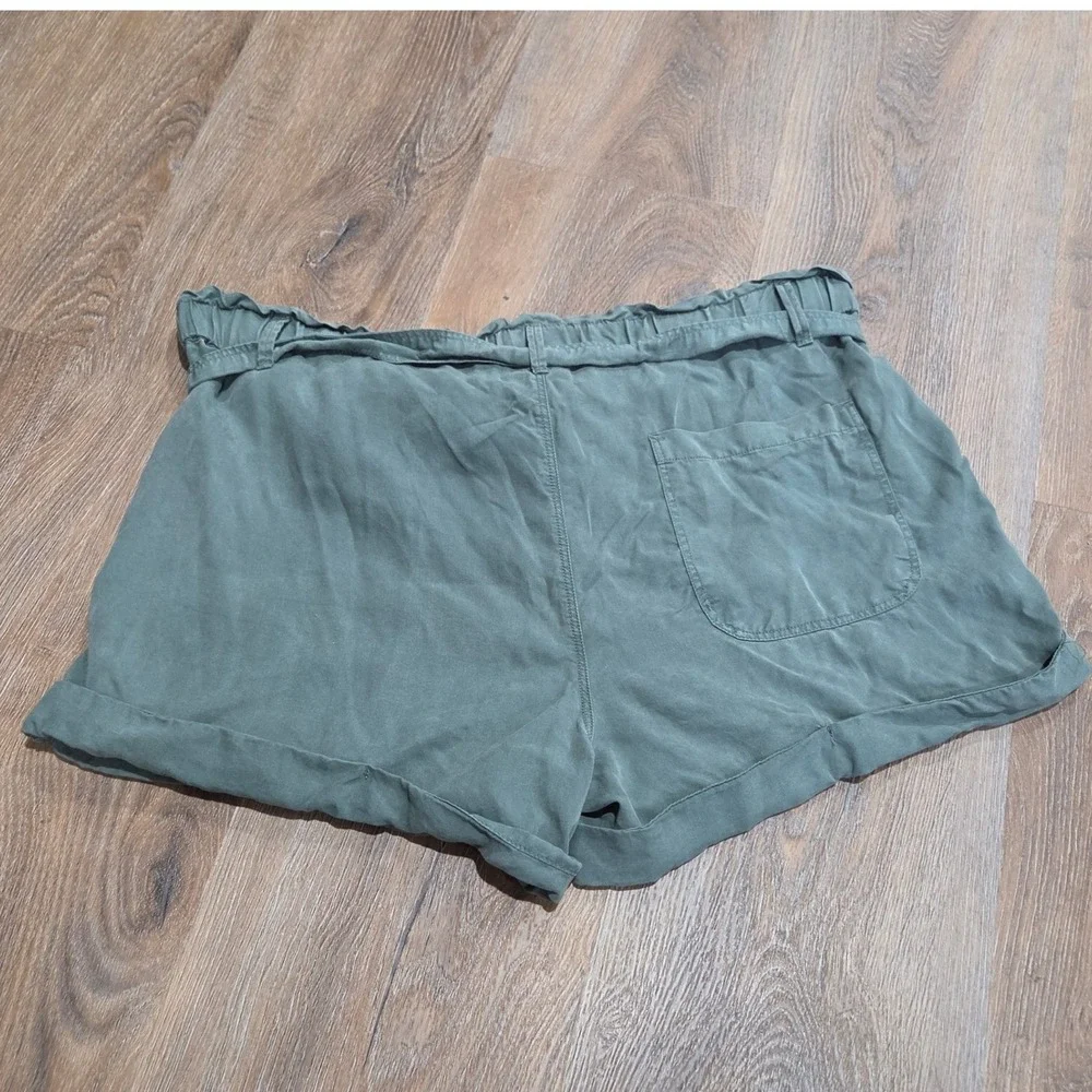 Aerie Olive Green Paperbag Waist Tie Front Utility Shorts Medium M High Rise